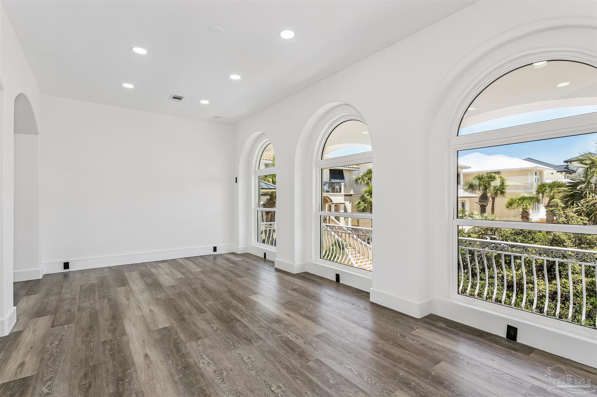 21 E Galvez Ct