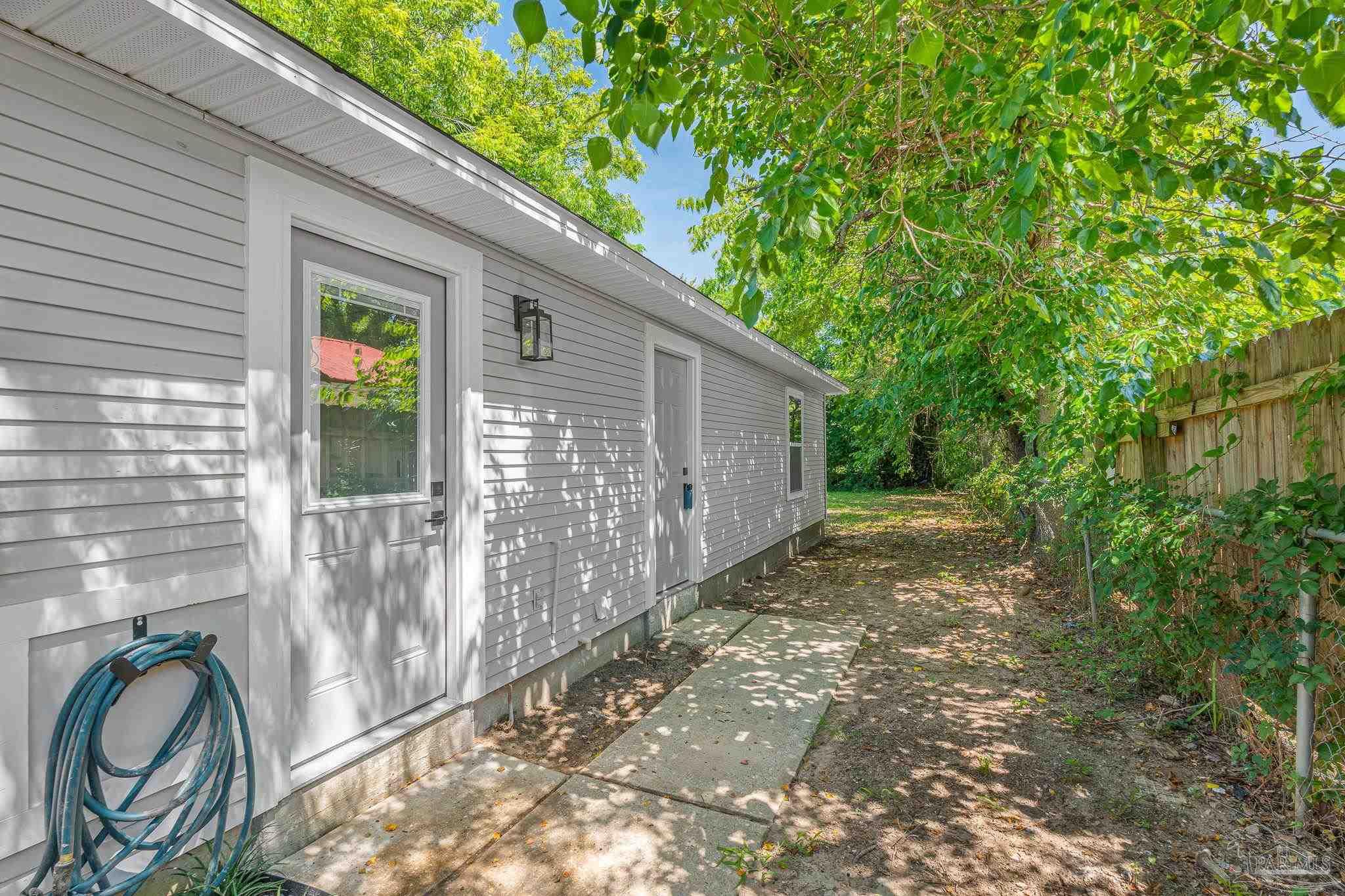1802 W Godfrey St