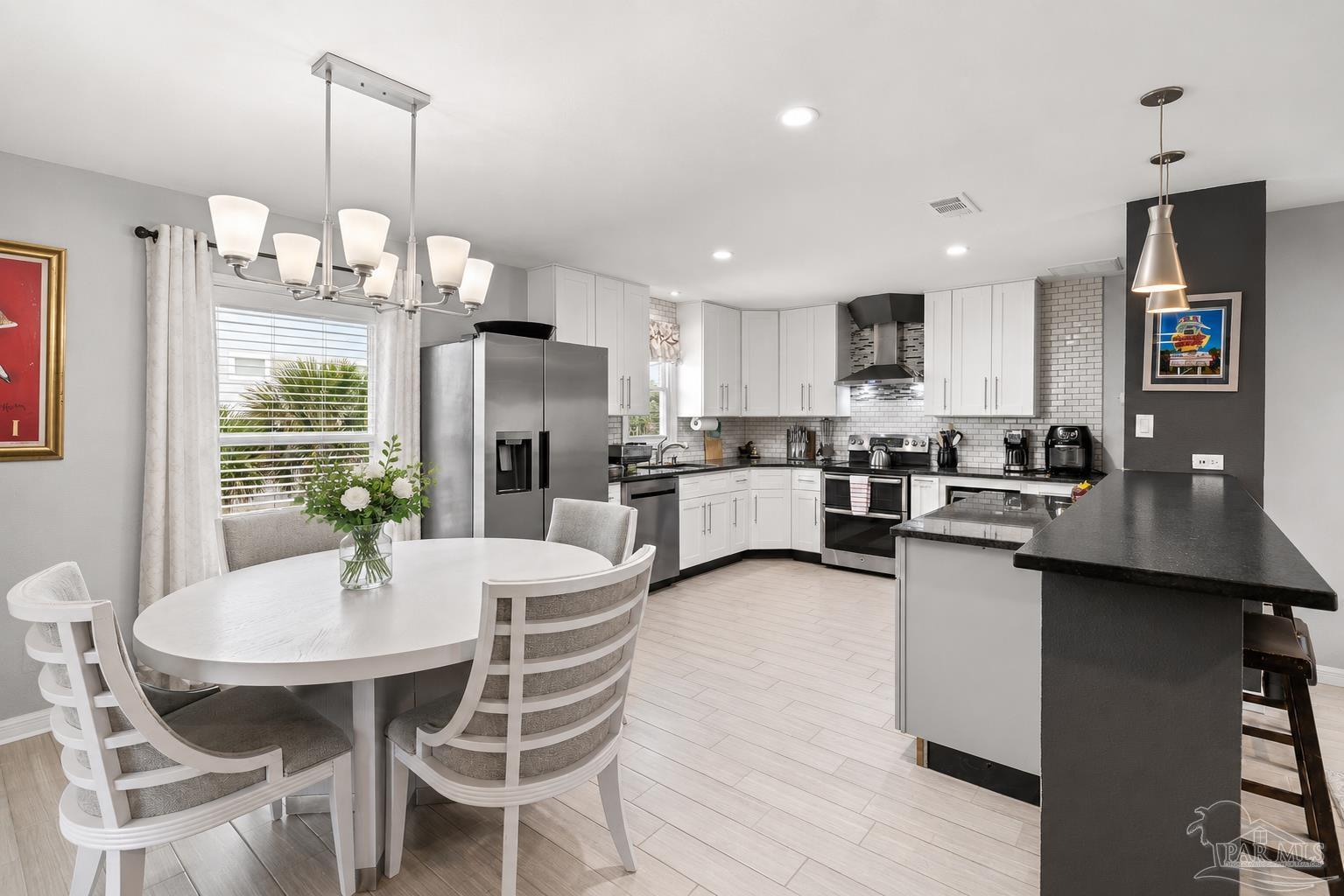 1005 Via Deluna Dr