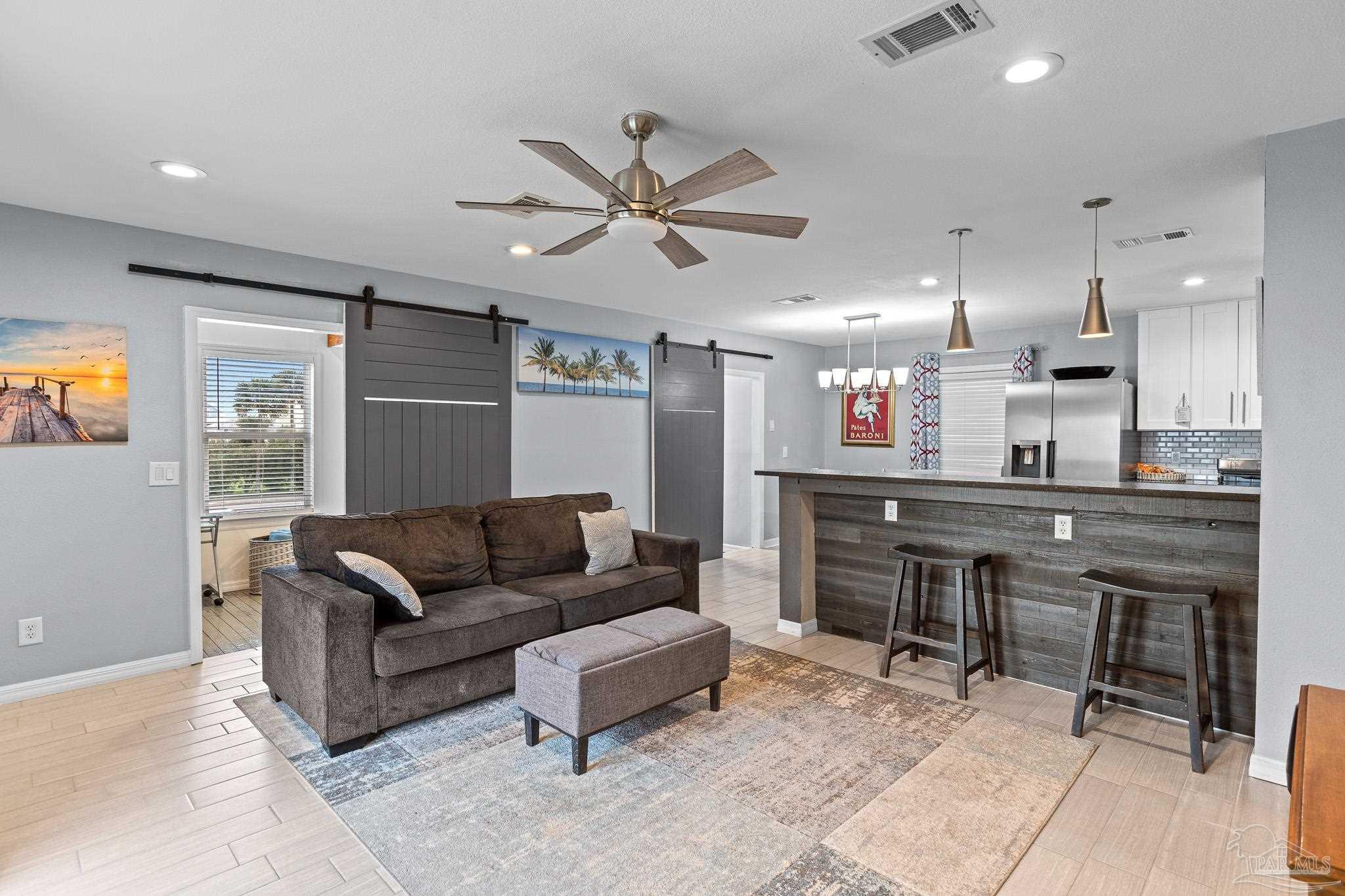 1005 Via Deluna Dr