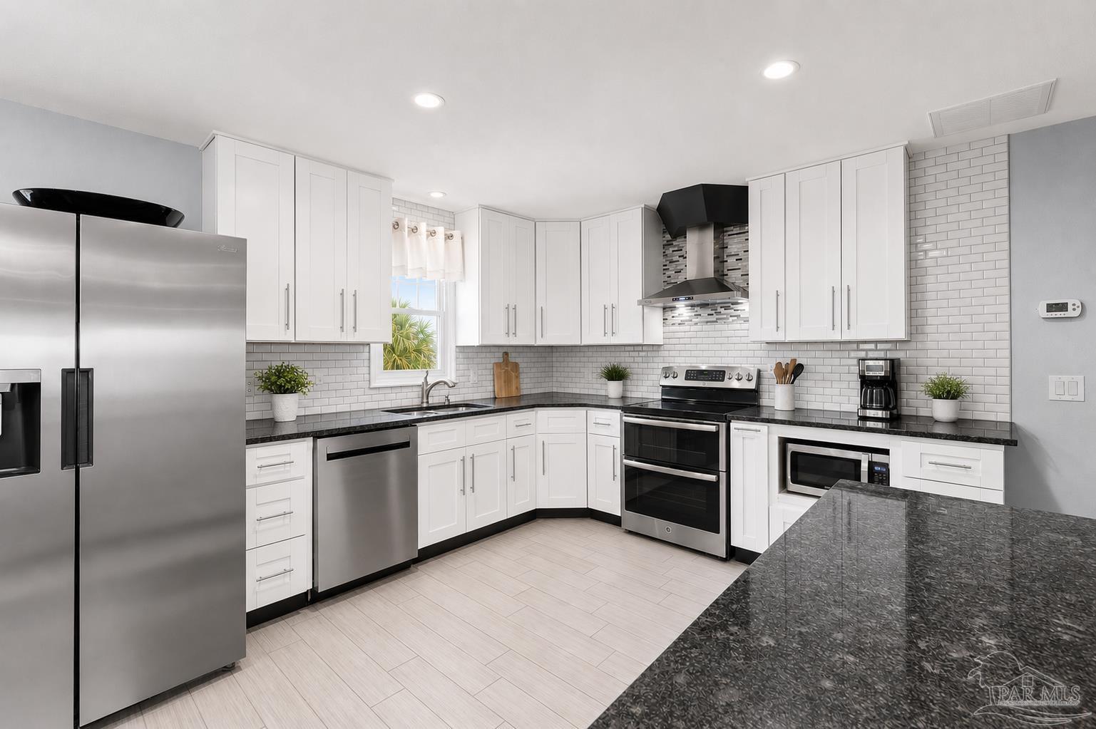 1005 Via Deluna Dr