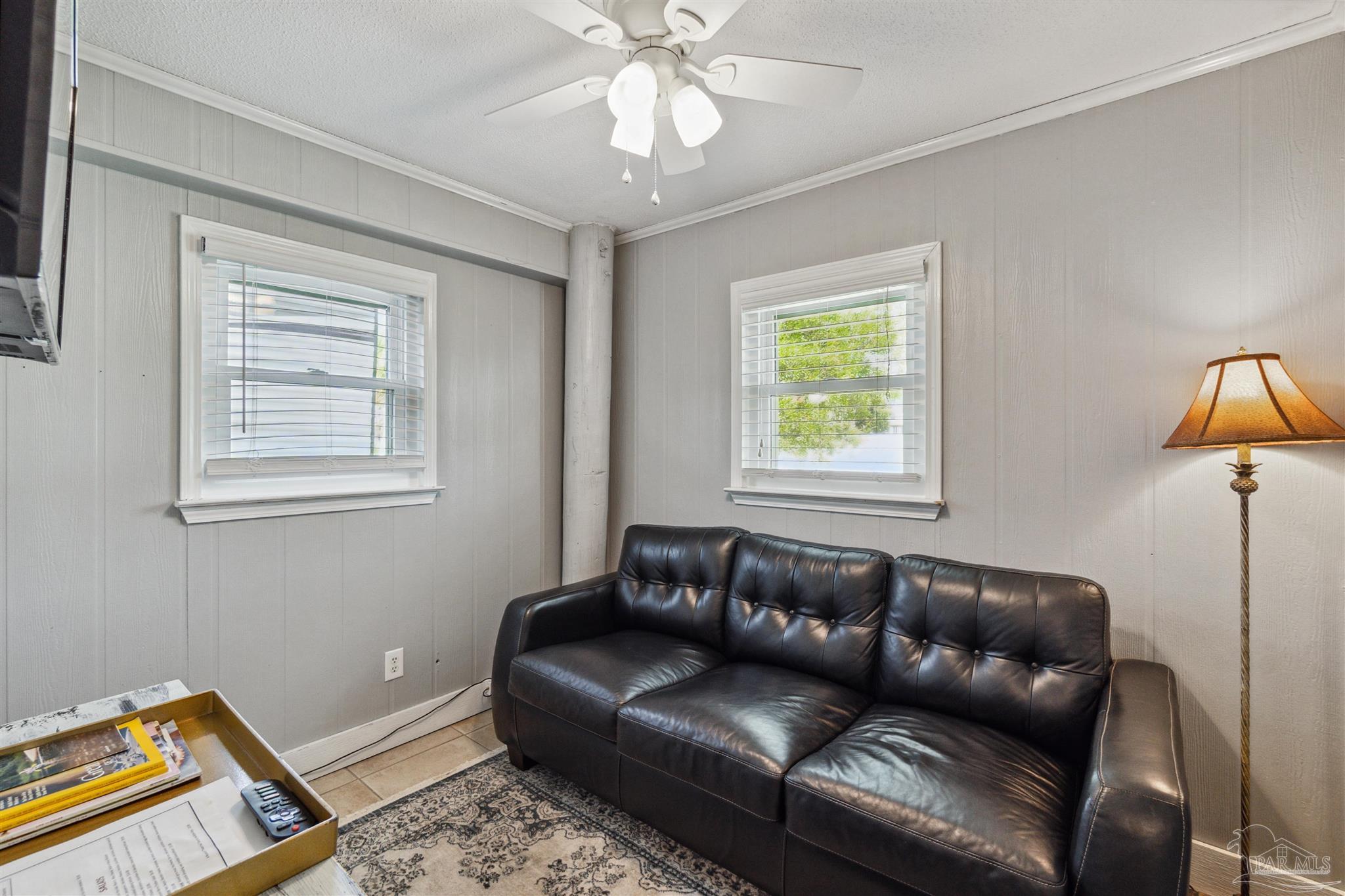 1005 Via Deluna Dr