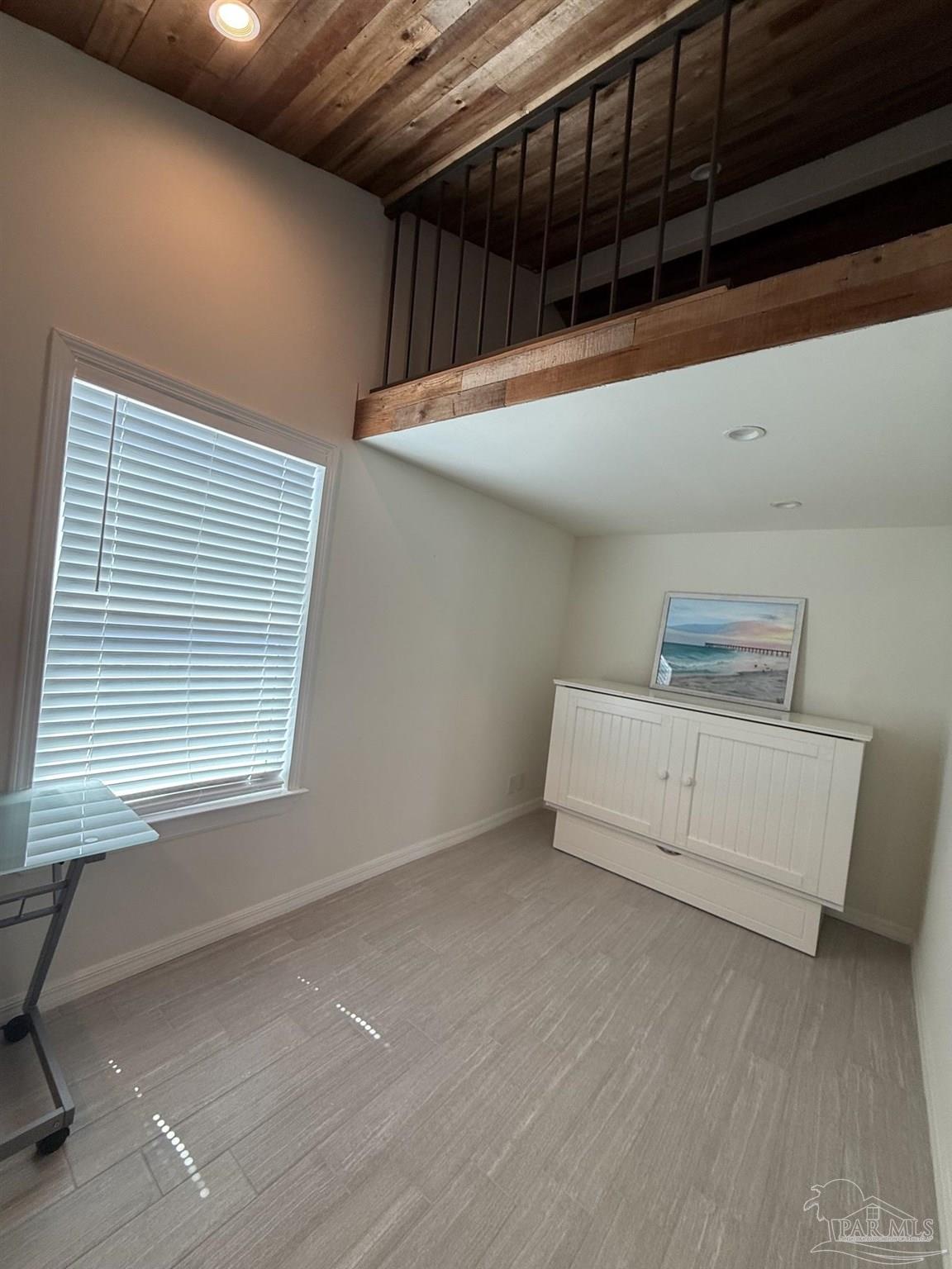 1005 Via Deluna Dr