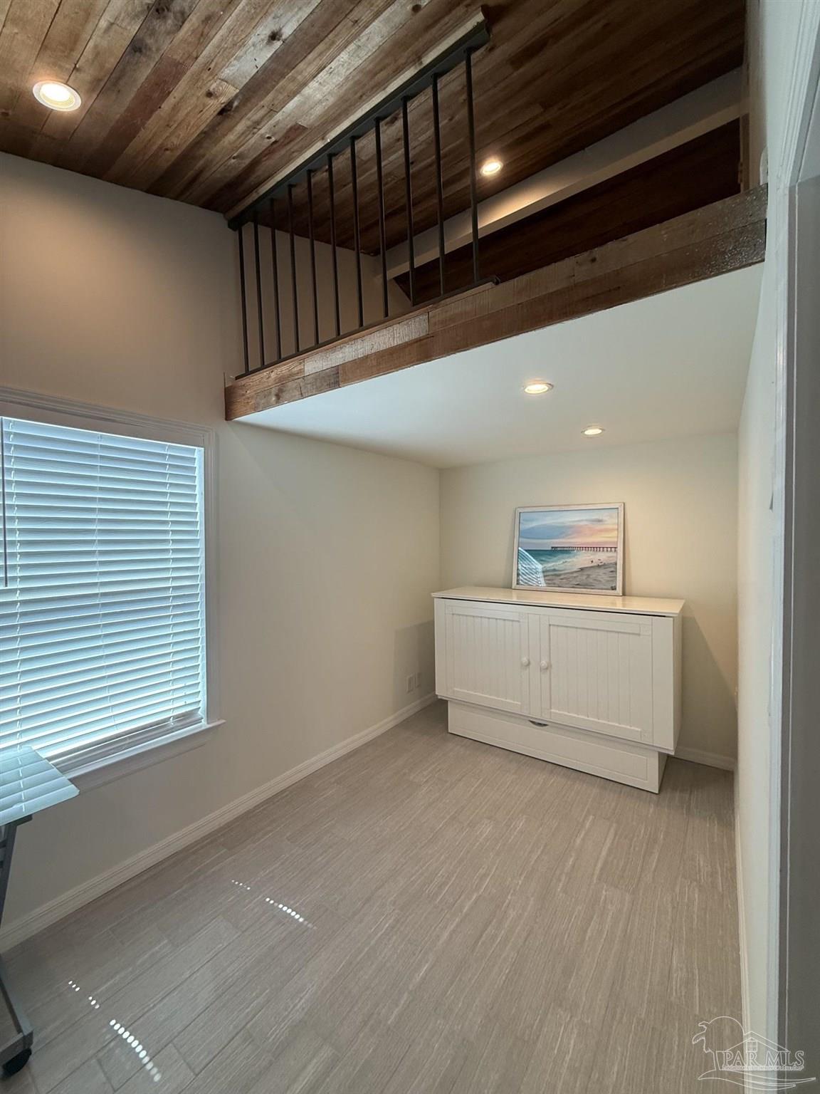 1005 Via Deluna Dr