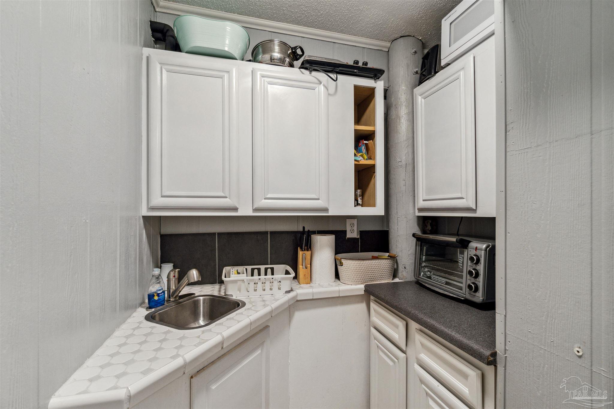 1005 Via Deluna Dr