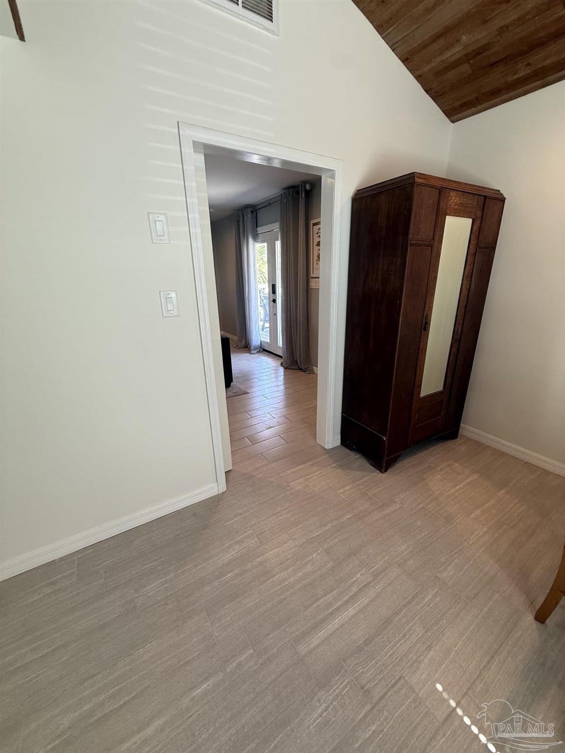 1005 Via Deluna Dr