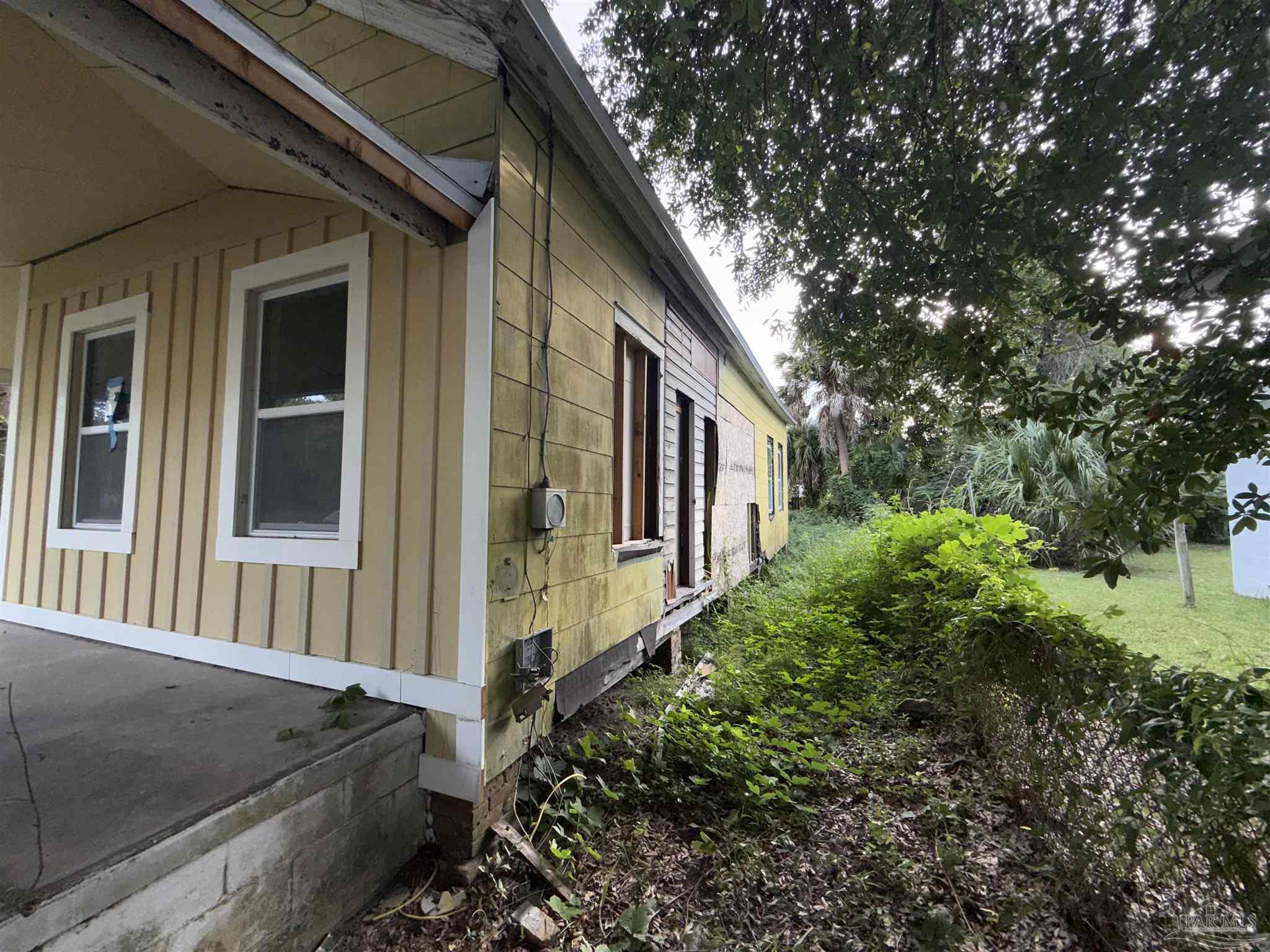 909 N 6th Ave