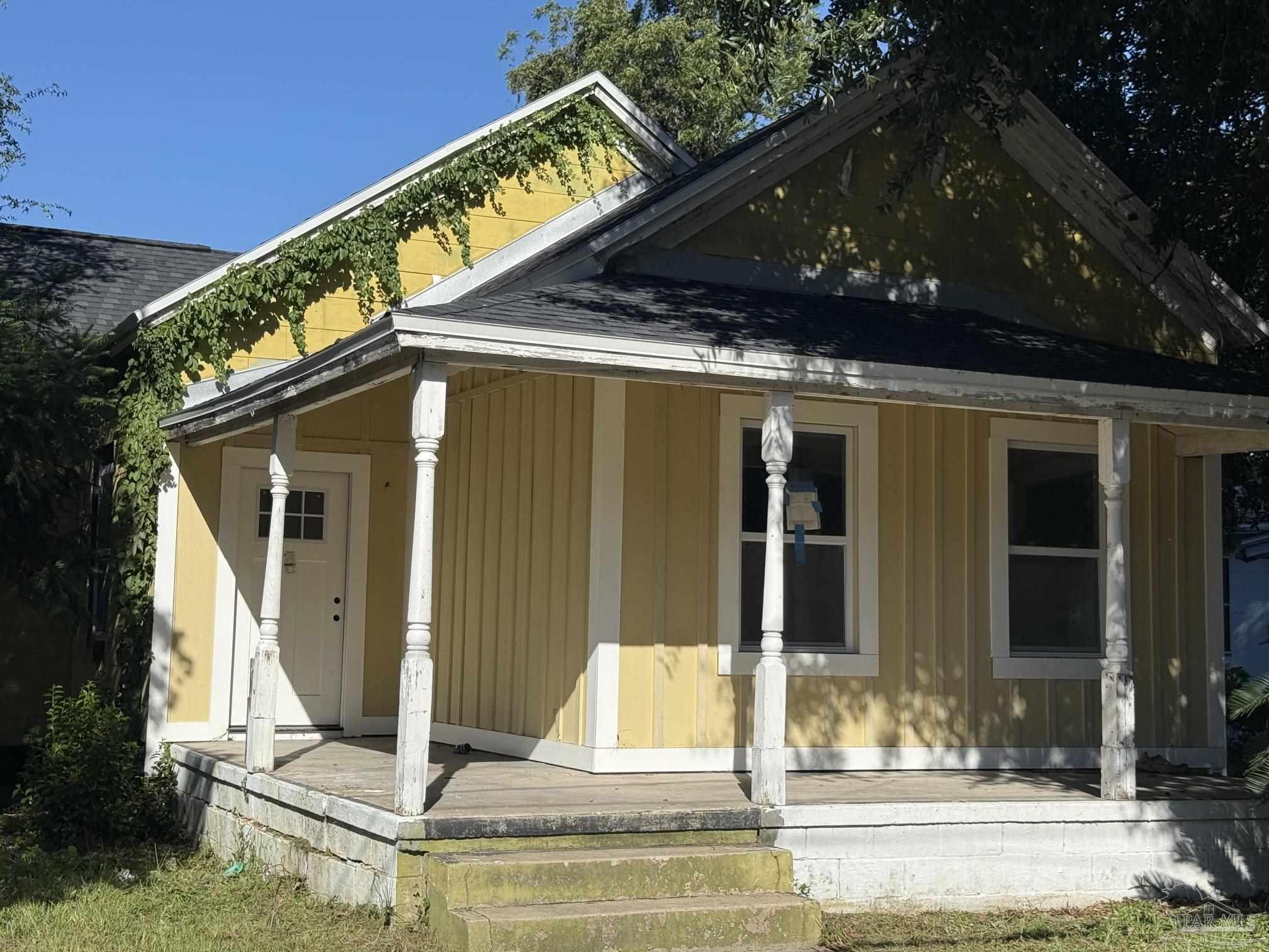 909 N 6th Ave