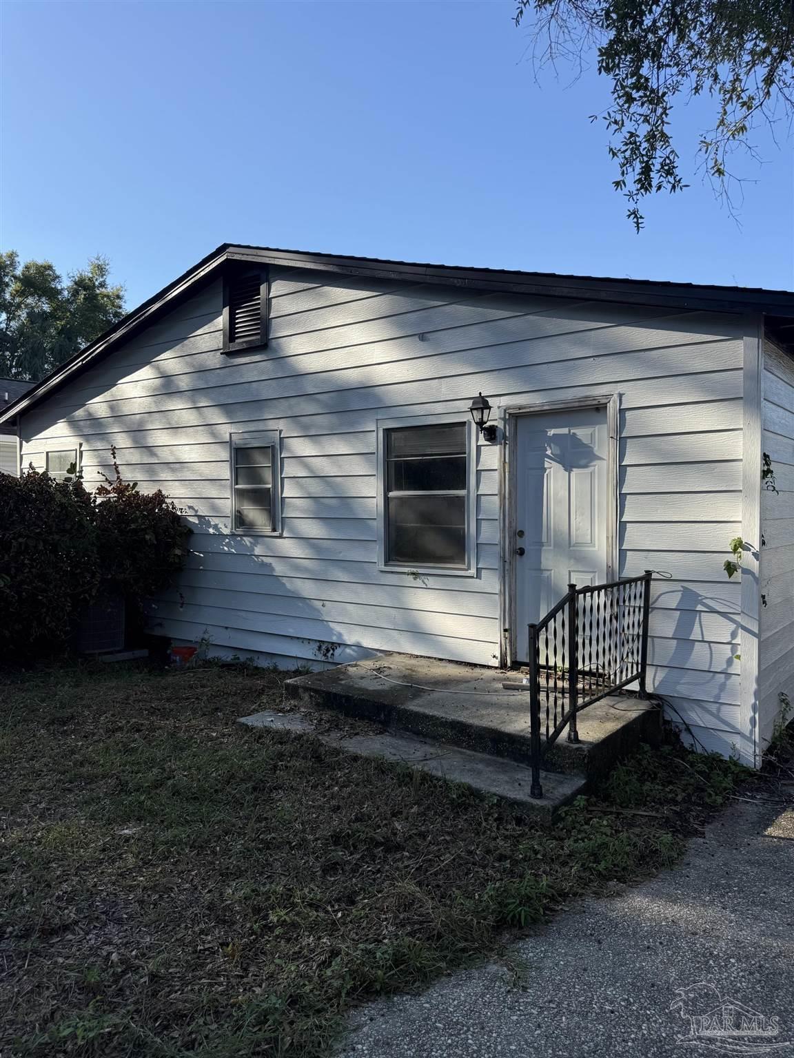 1111 W Lloyd St