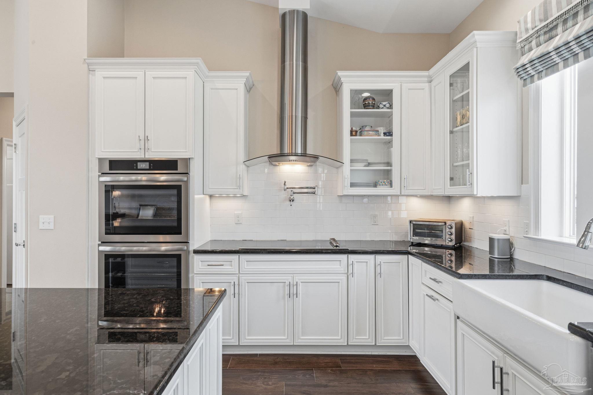 802 Via Deluna Dr