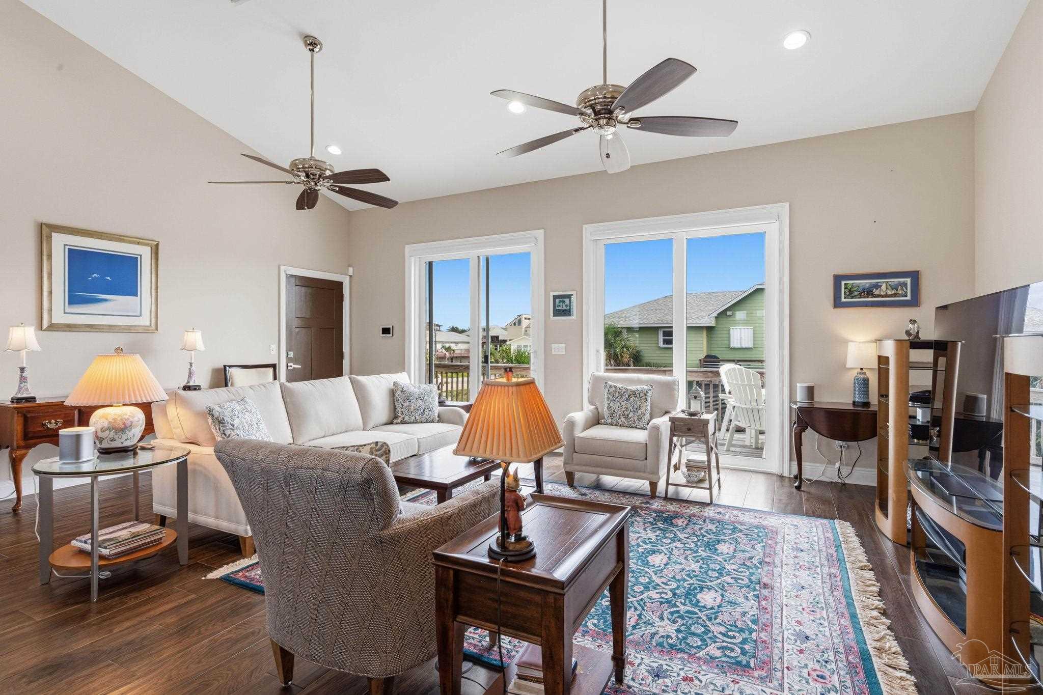 802 Via Deluna Dr