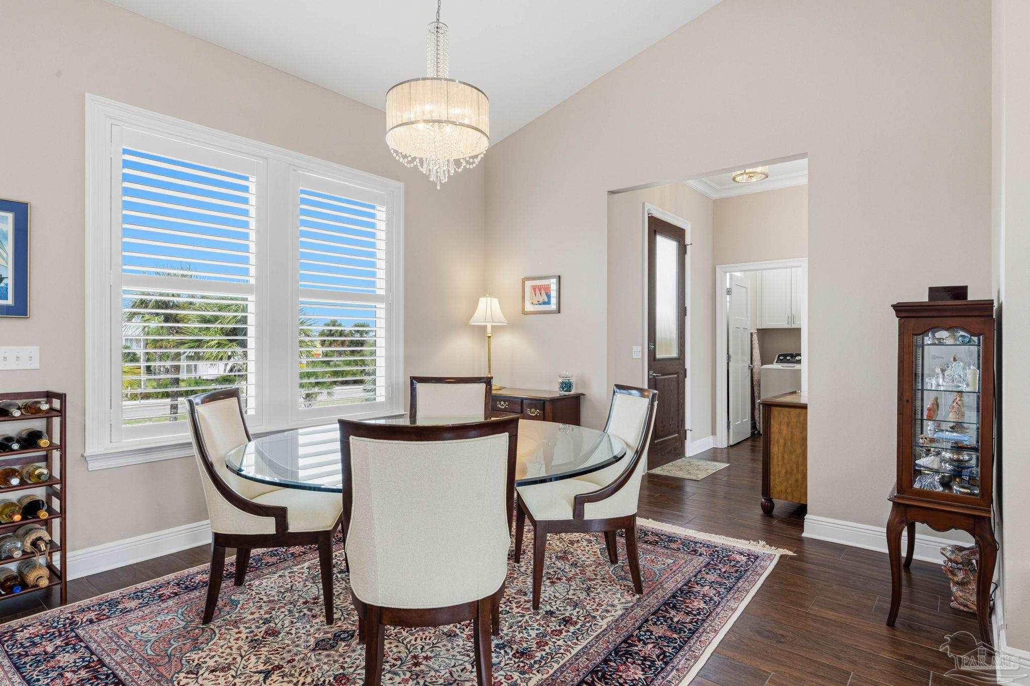 802 Via Deluna Dr