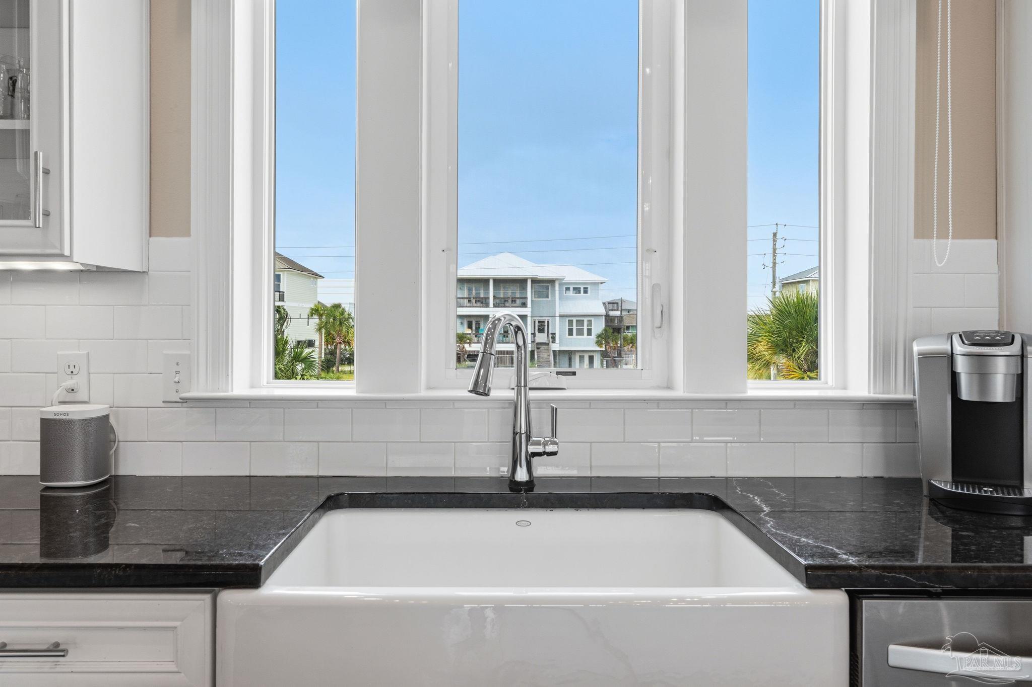 802 Via Deluna Dr