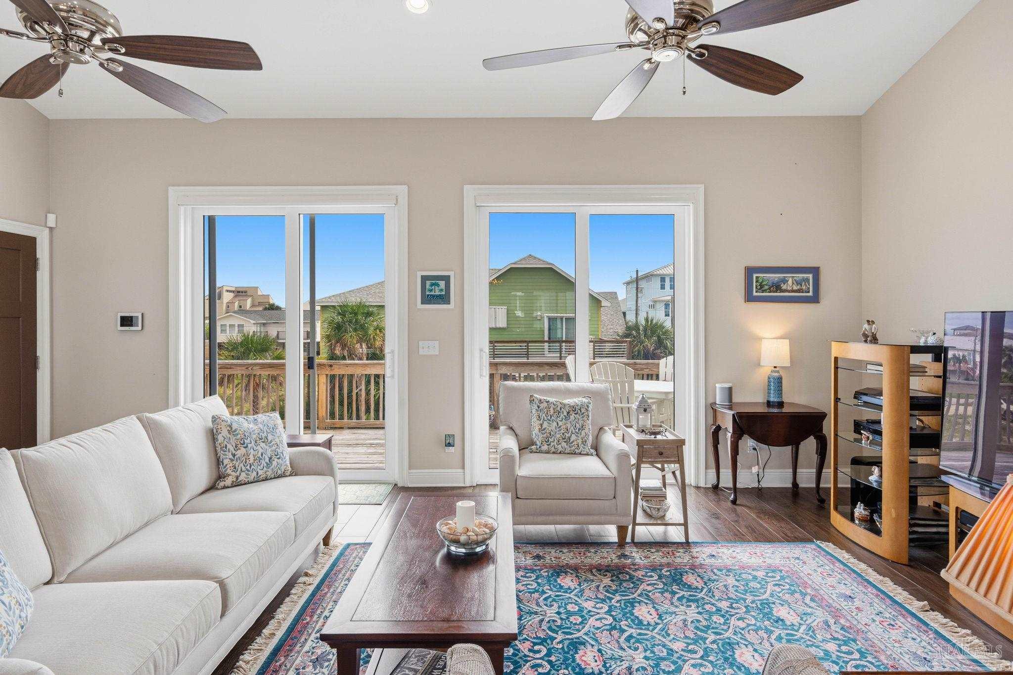 802 Via Deluna Dr