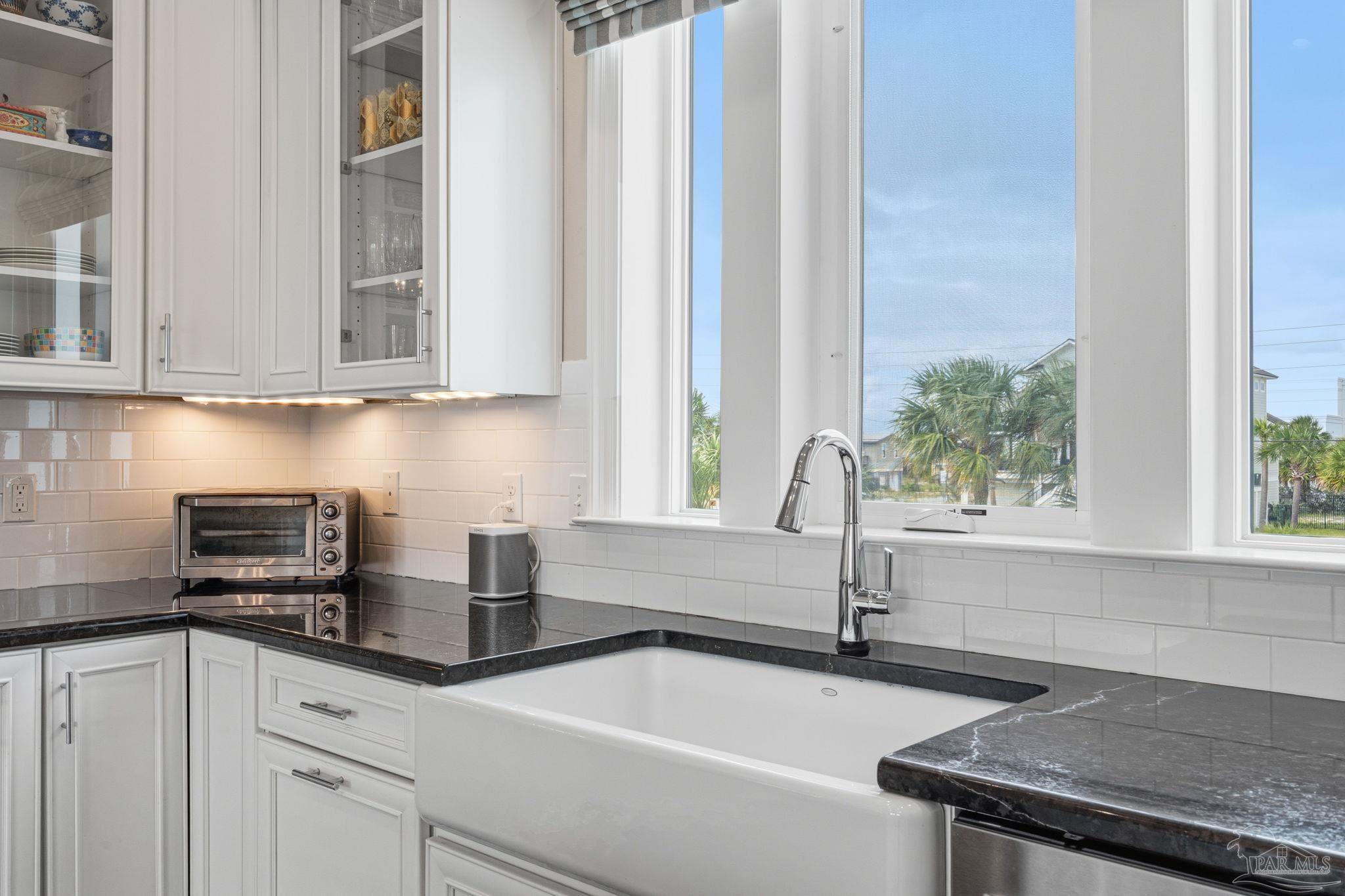 802 Via Deluna Dr