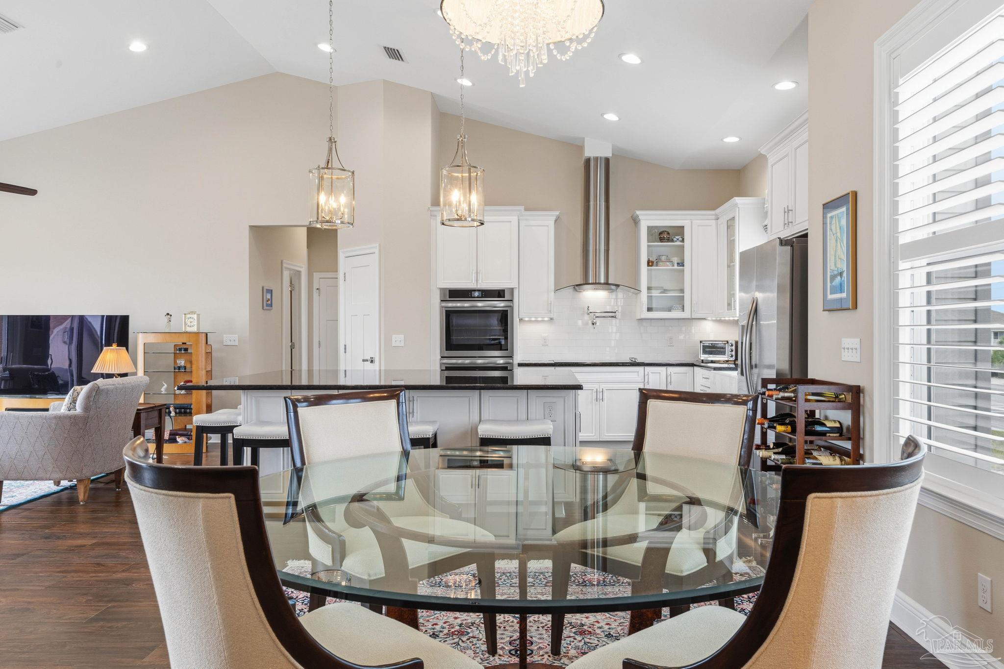 802 Via Deluna Dr