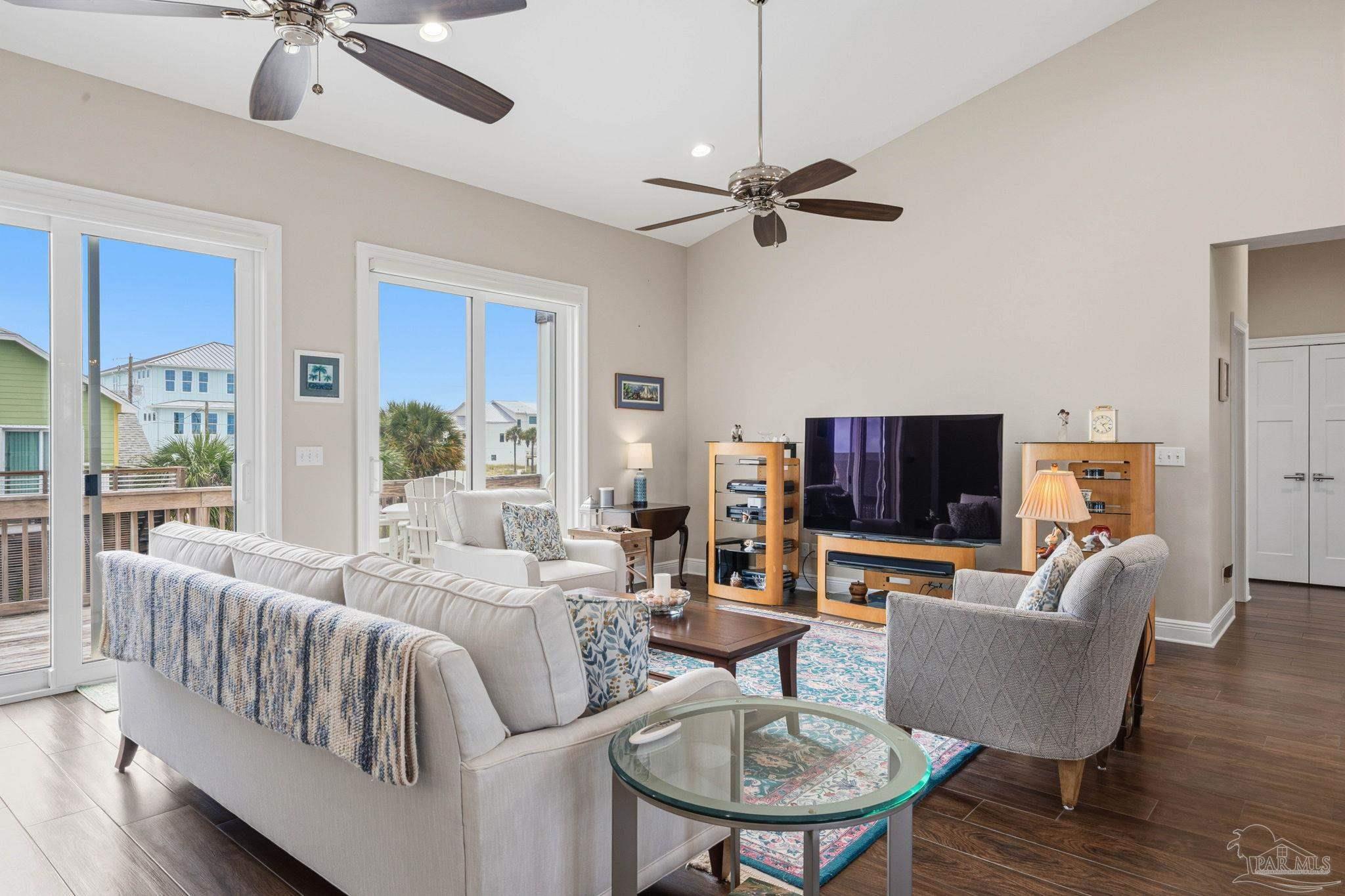 802 Via Deluna Dr