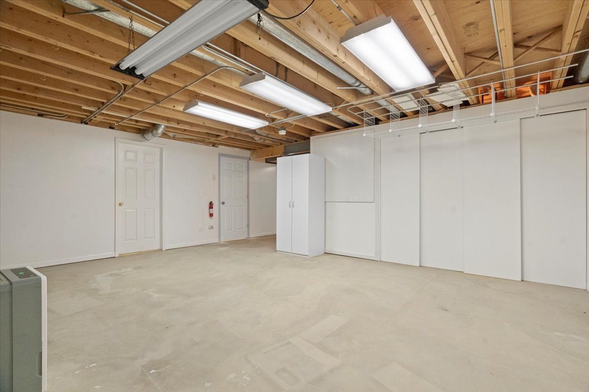 1387 London Court