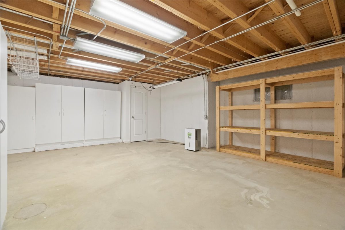 1387 London Court