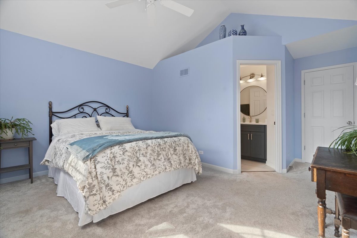 1387 London Court