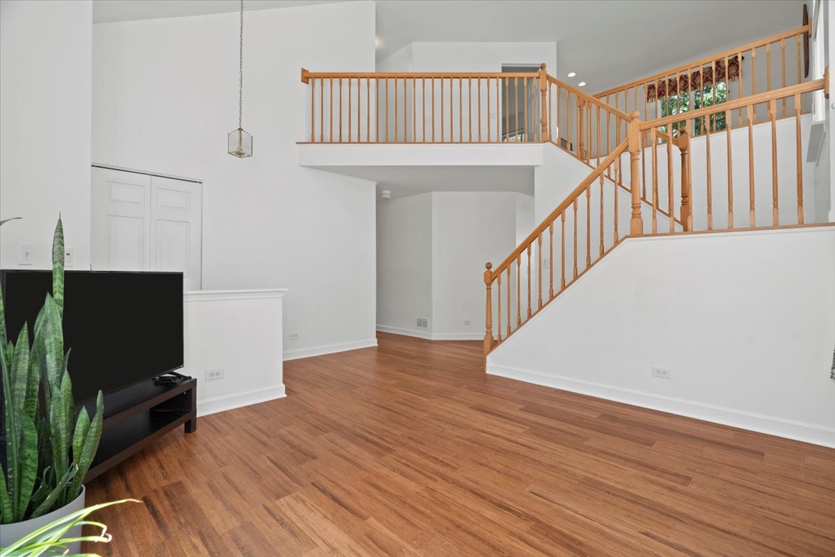 1387 London Court