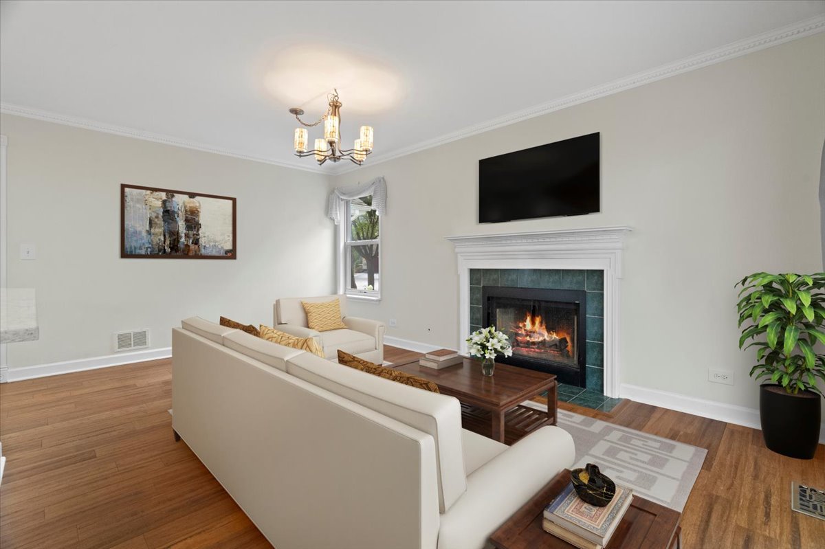 1387 London Court