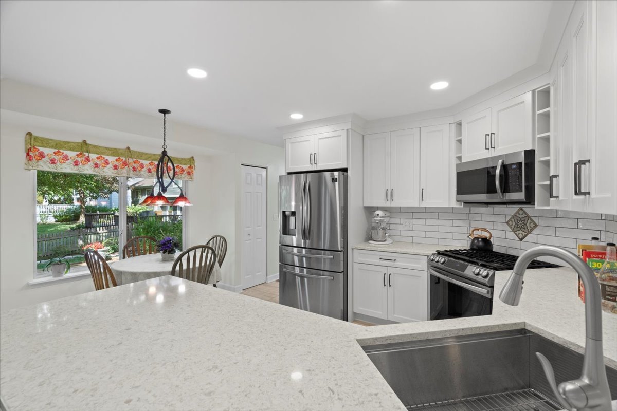 1387 London Court