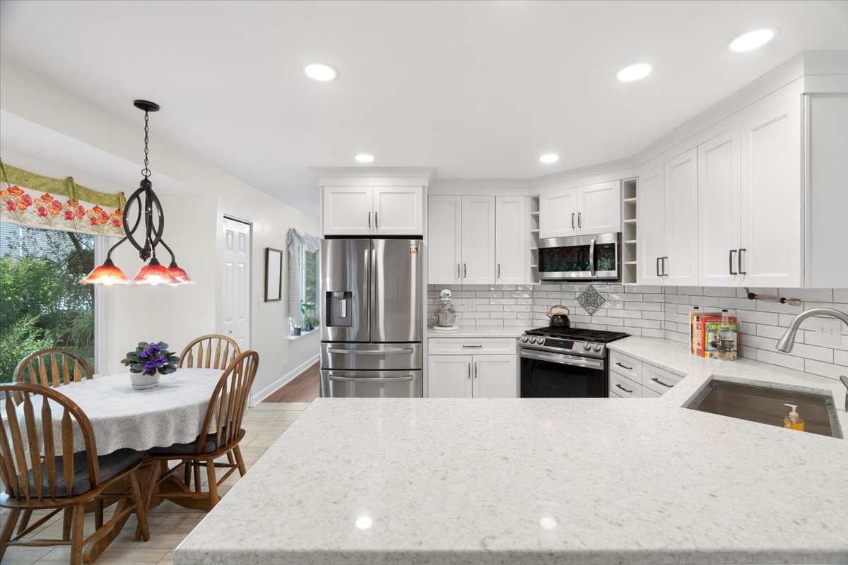 1387 London Court