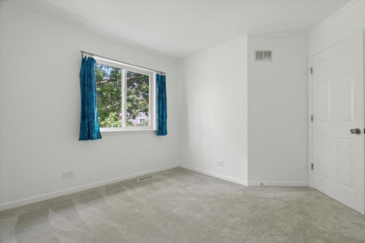 1387 London Court