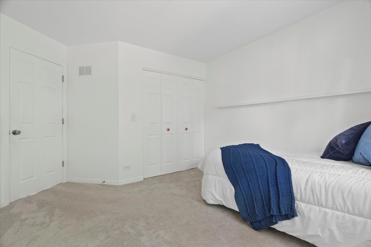 1387 London Court
