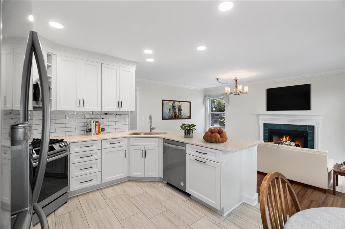 1387 London Court