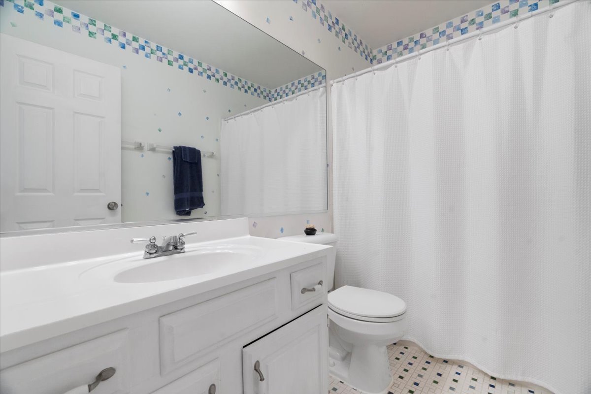 1387 London Court