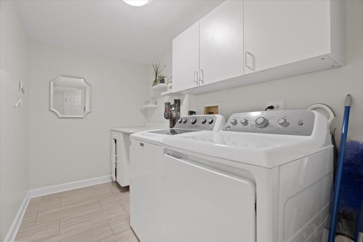 1387 London Court