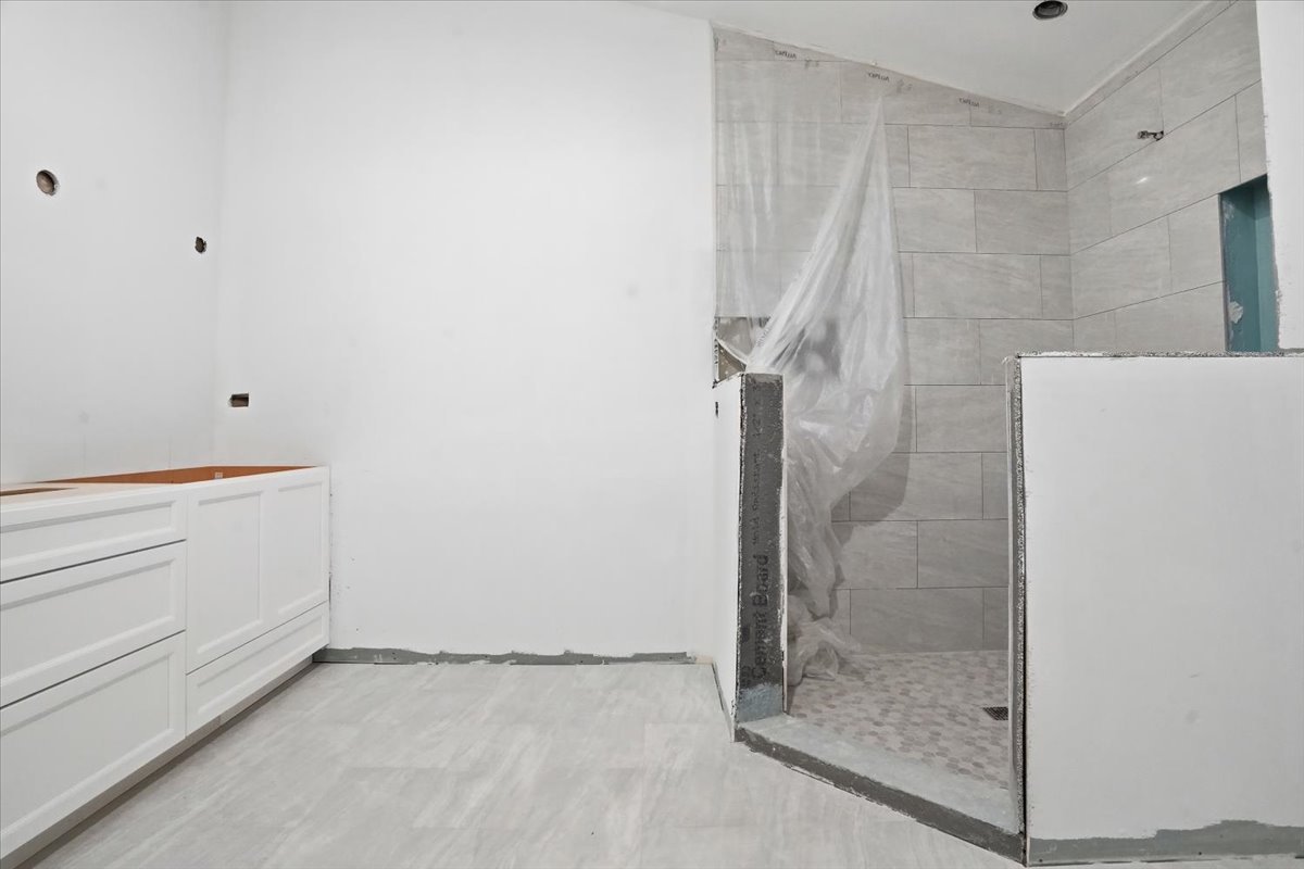 1204 Chatham Court Unit: 1204