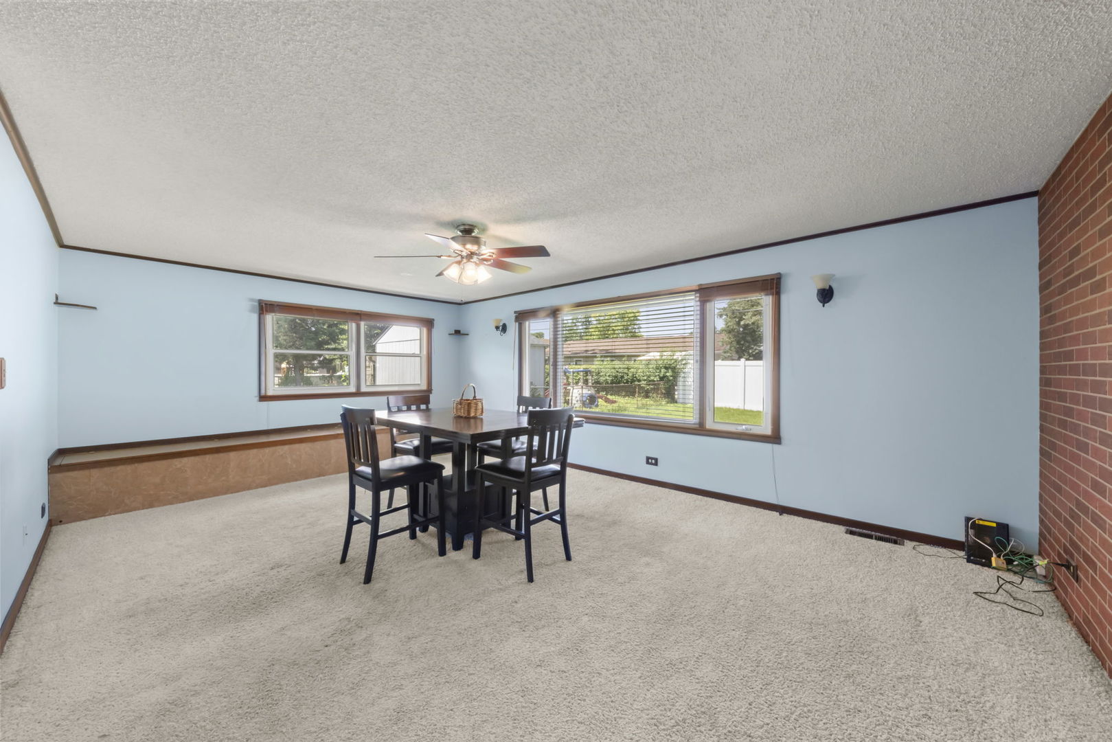 15200 Oxford Drive