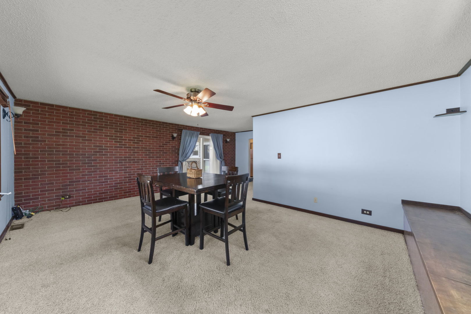 15200 Oxford Drive