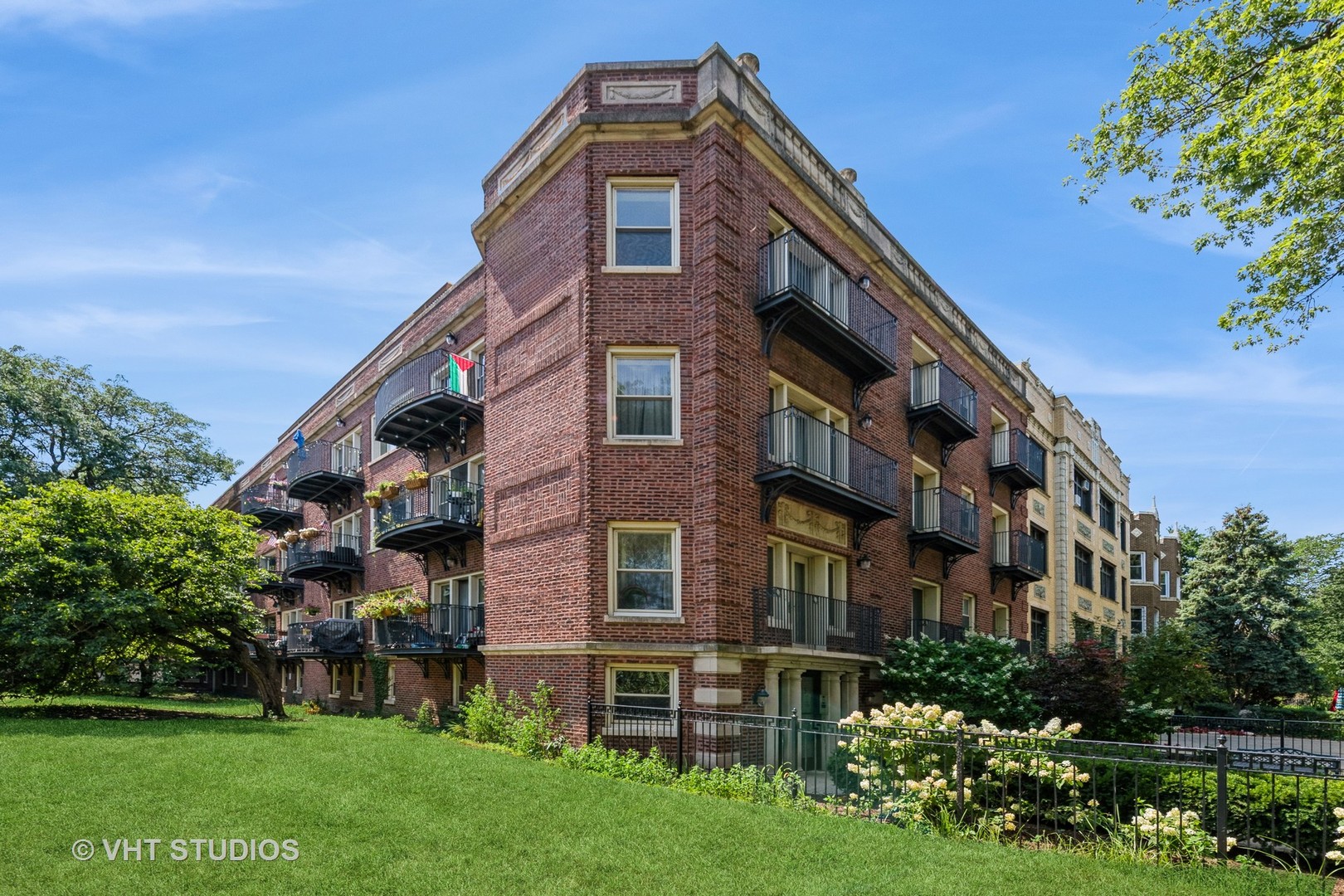1125 W FARWELL Avenue Unit: B2