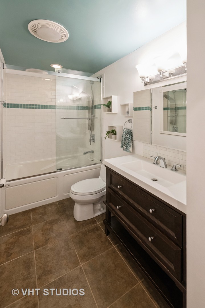 1125 W FARWELL Avenue Unit: B2