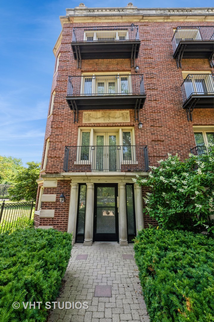 1125 W FARWELL Avenue Unit: B2
