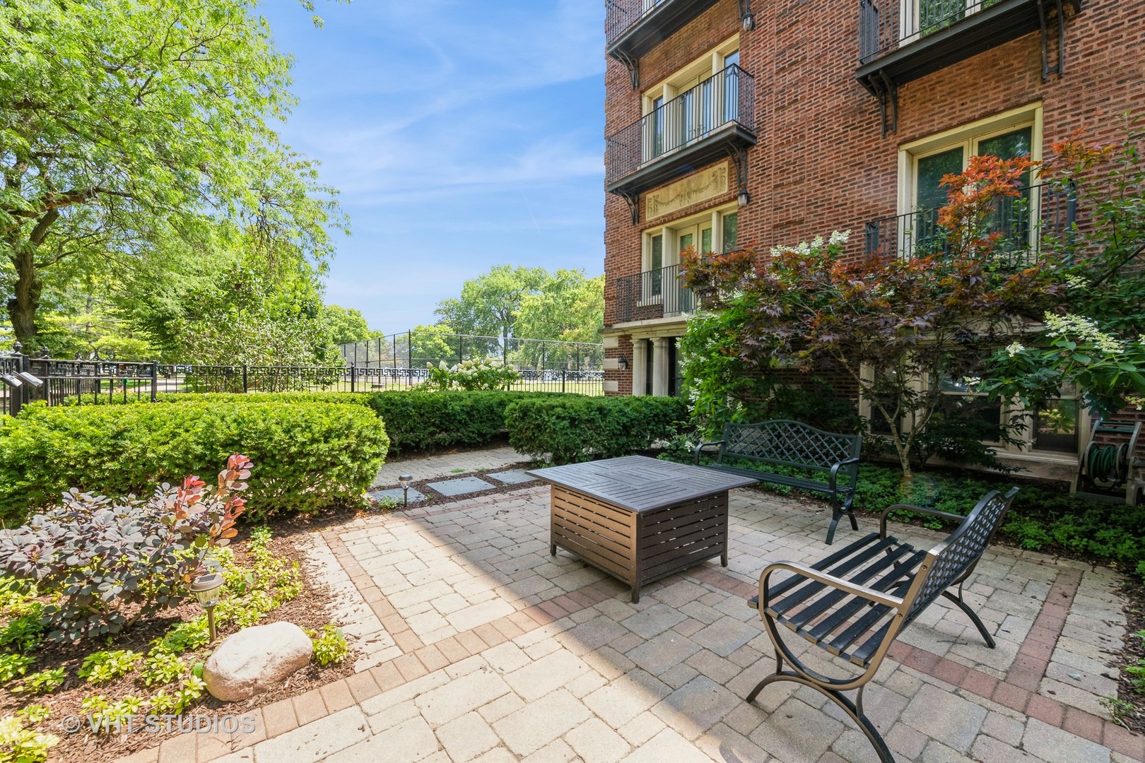 1125 W FARWELL Avenue Unit: B2