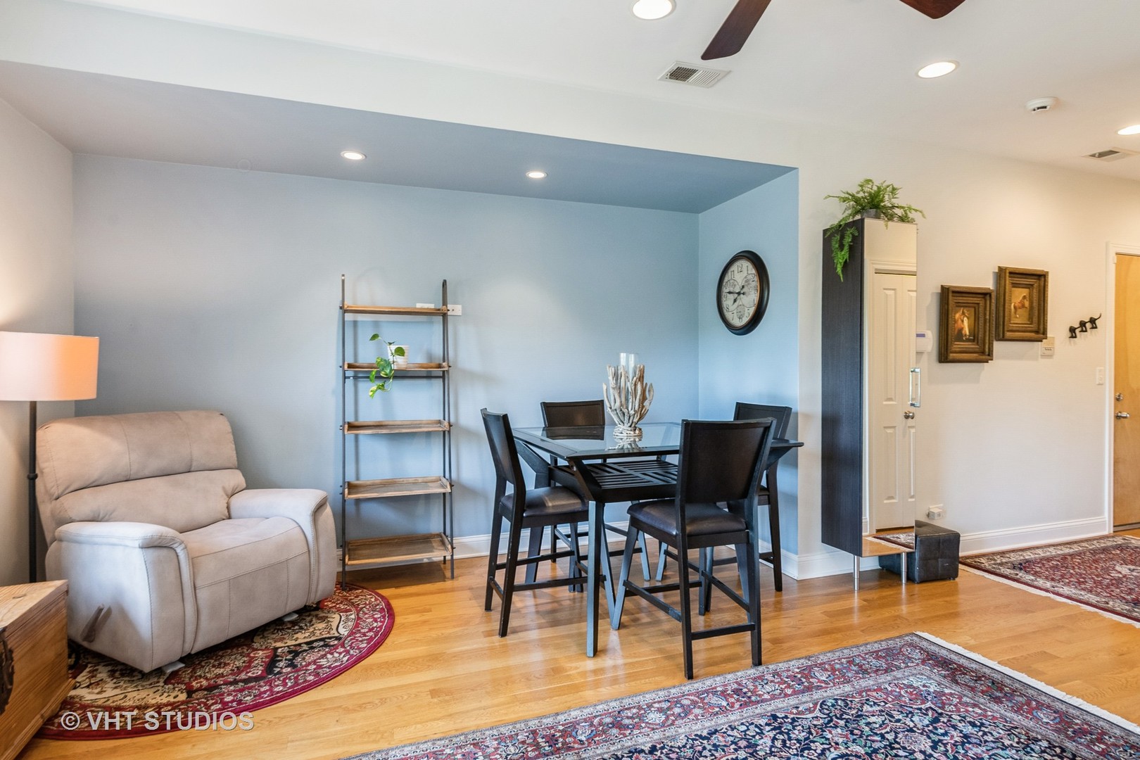 1125 W FARWELL Avenue Unit: B2