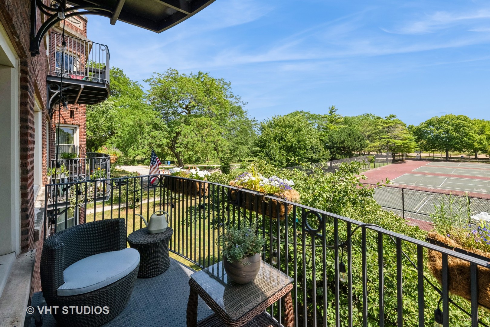 1125 W FARWELL Avenue Unit: B2