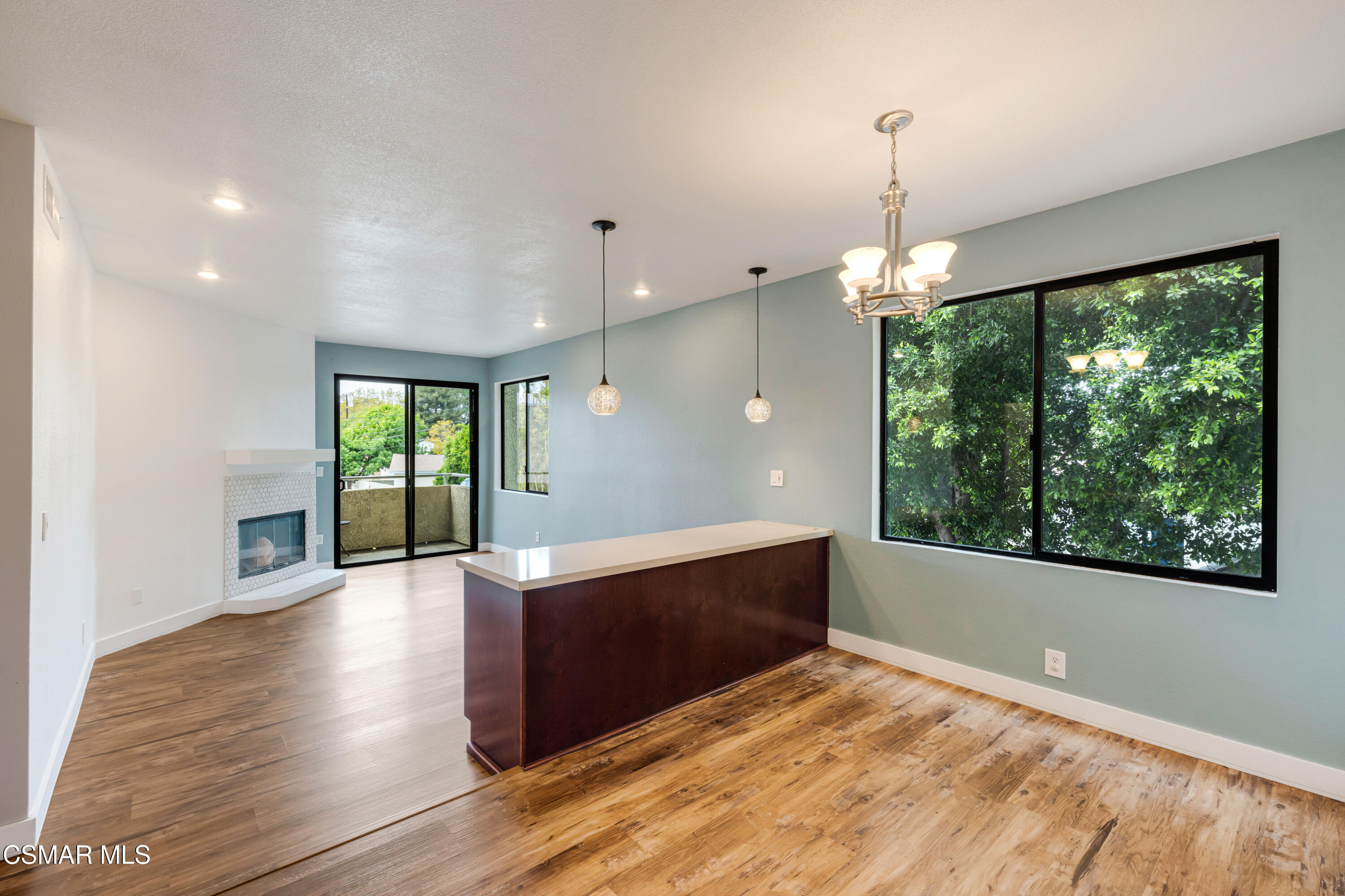 19009 Sherman Way, 10