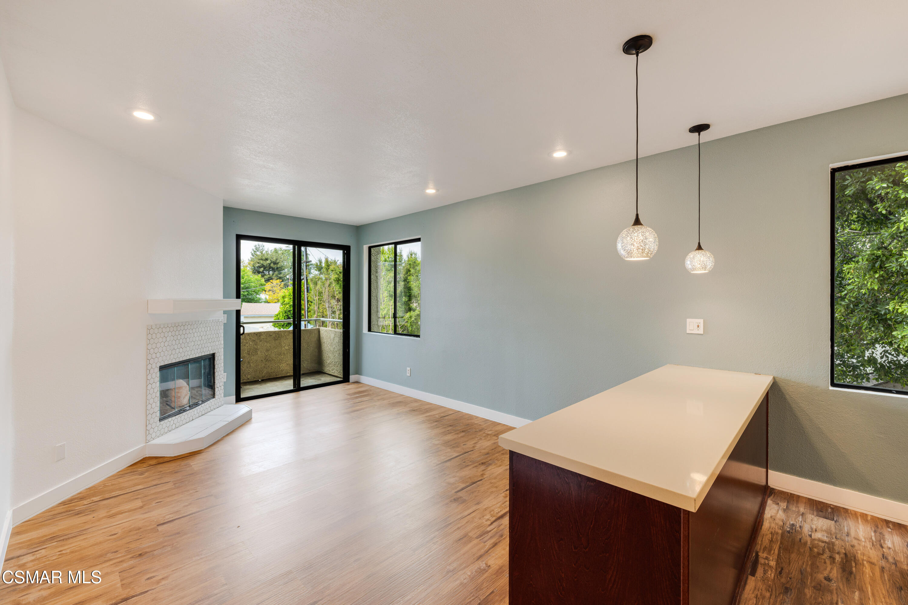 19009 Sherman Way, 10
