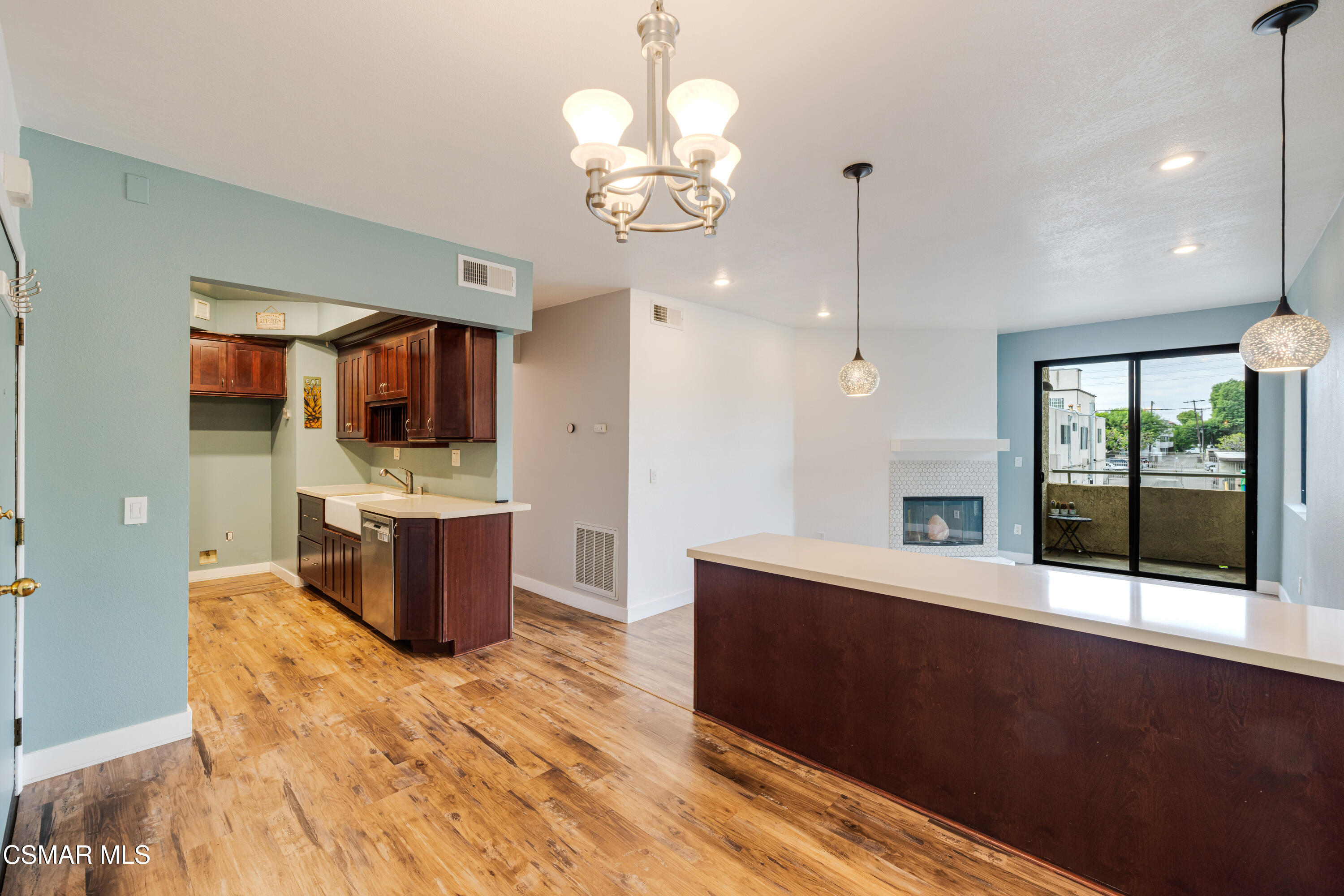 19009 Sherman Way, 10