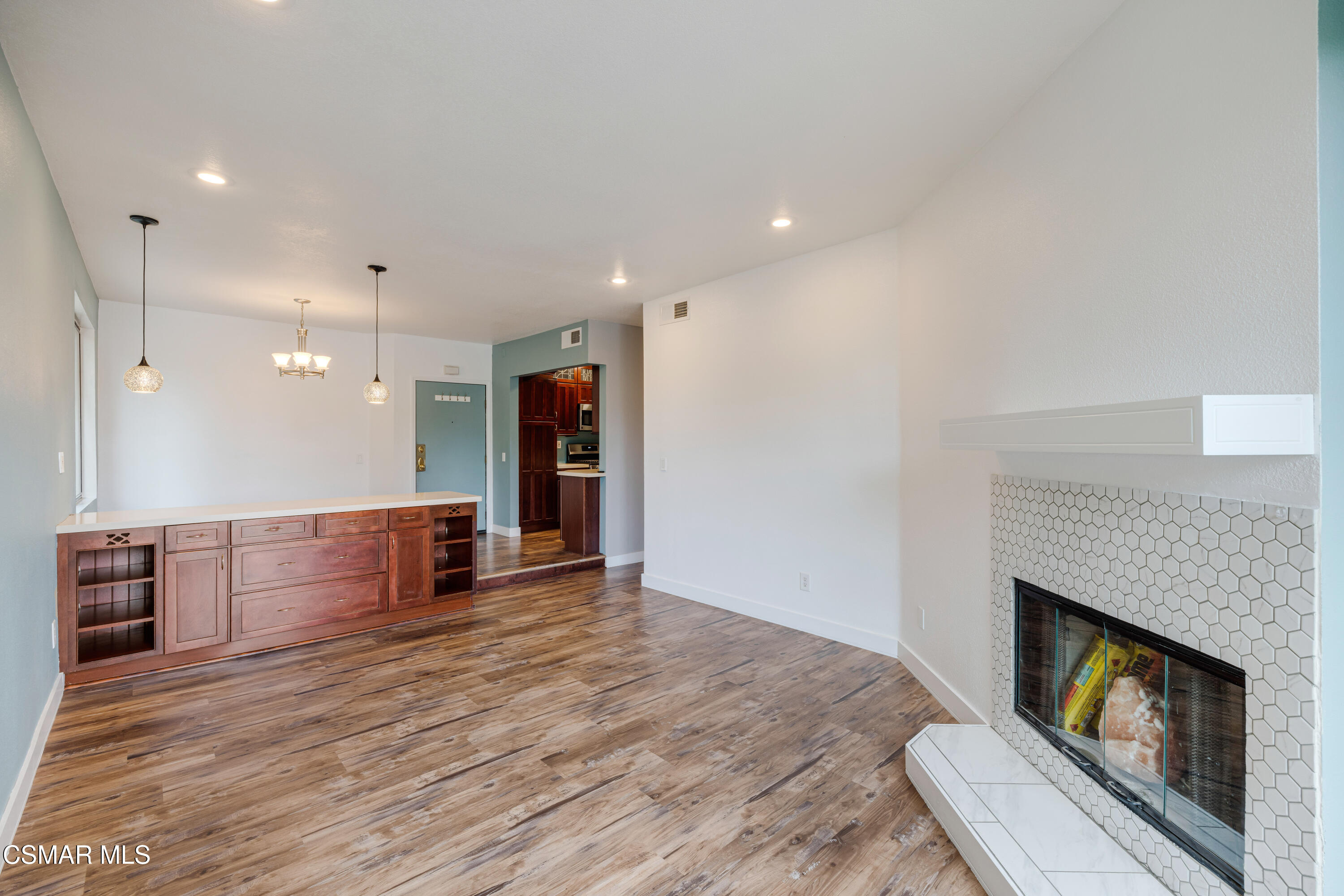 19009 Sherman Way, 10
