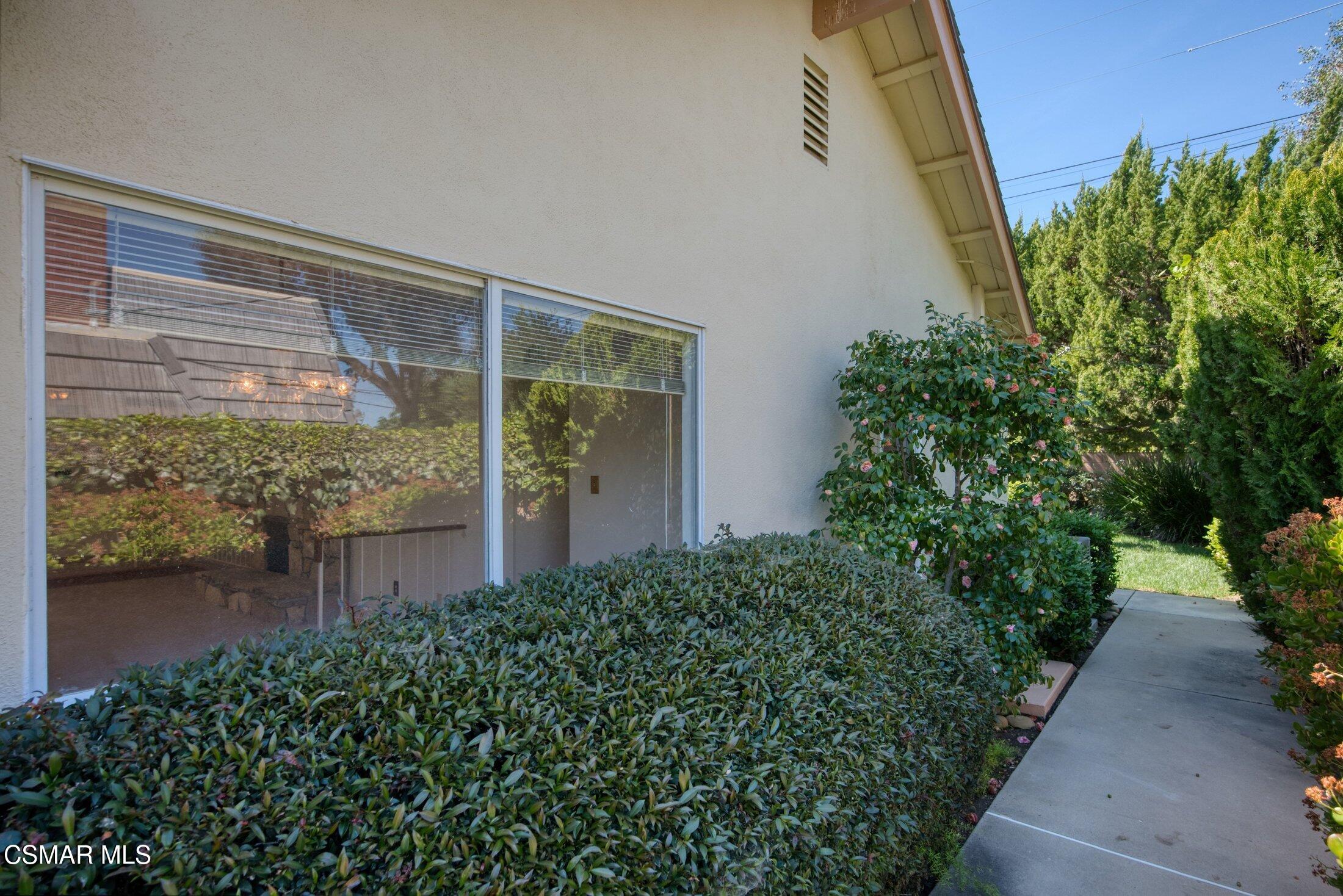 1833 Hendrix Avenue
