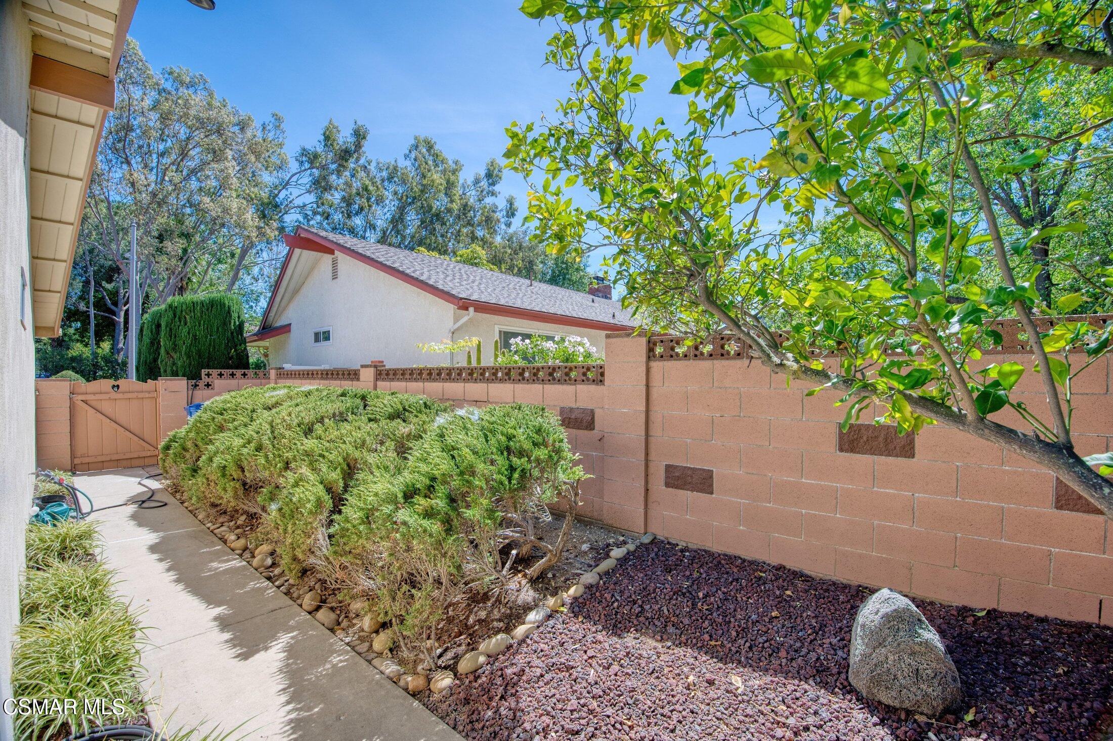 1833 Hendrix Avenue