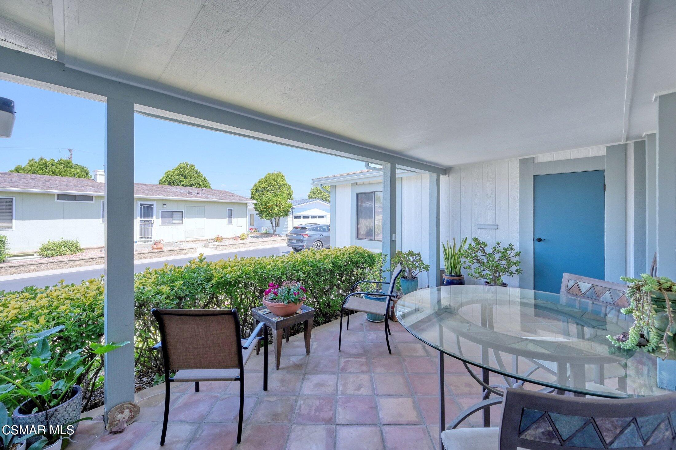64 Poinsettia Gardens Drive, 64