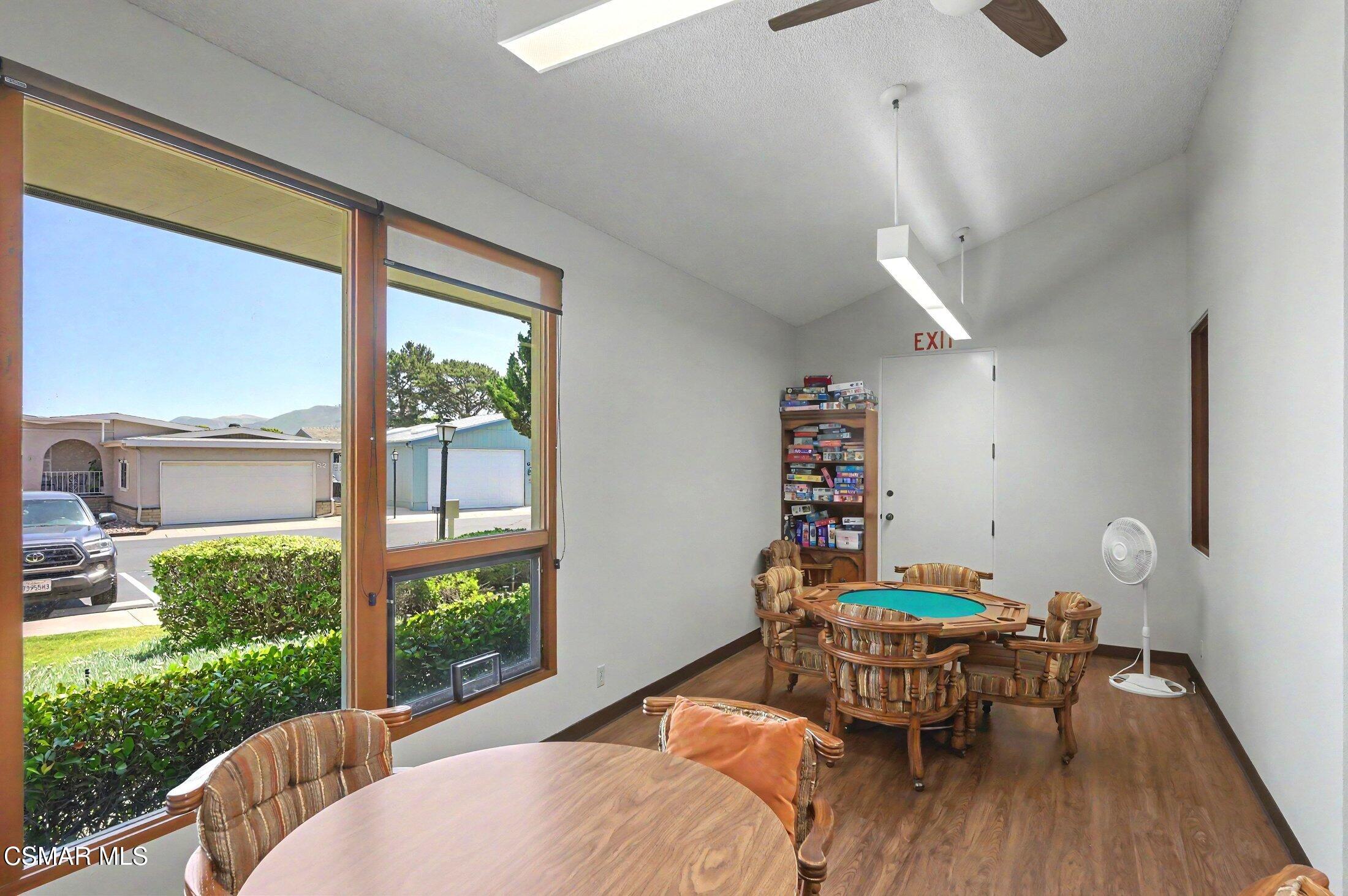 64 Poinsettia Gardens Drive, 64
